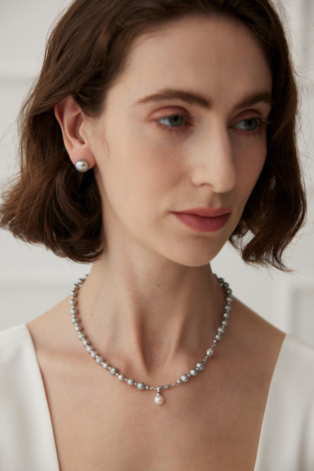 NO.9 The Simplicity of a Layered Pearl Necklace with a Delicate Pendant