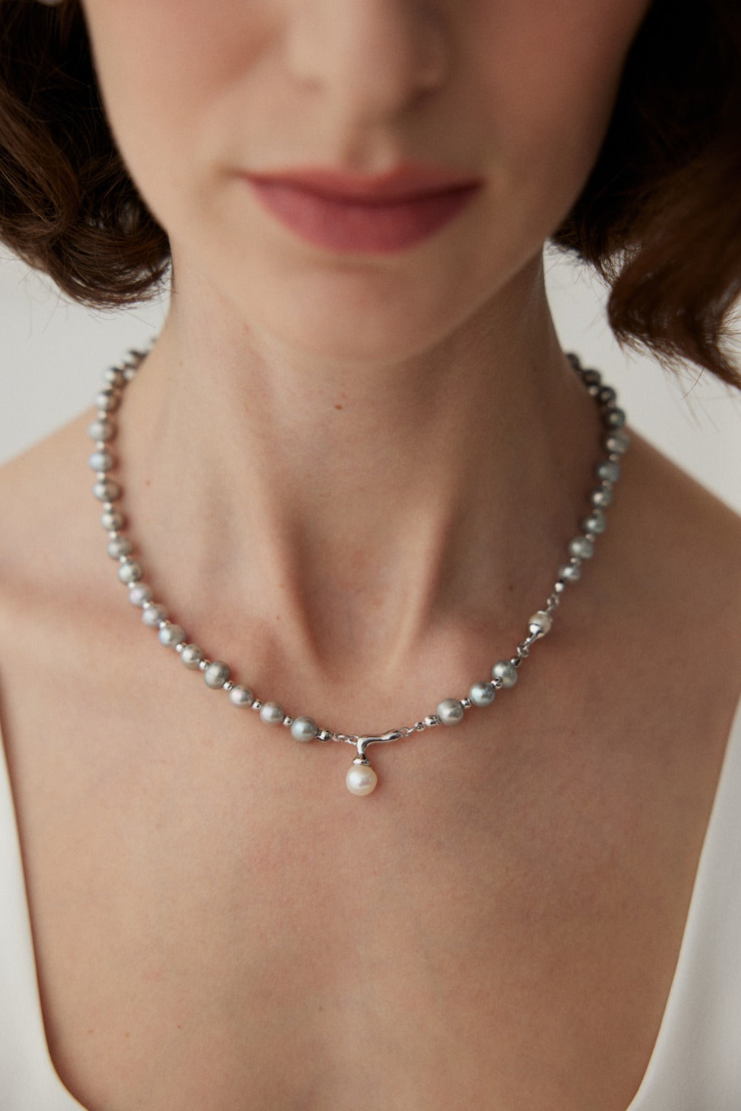 NO.9 The Simplicity of a Layered Pearl Necklace with a Delicate Pendant