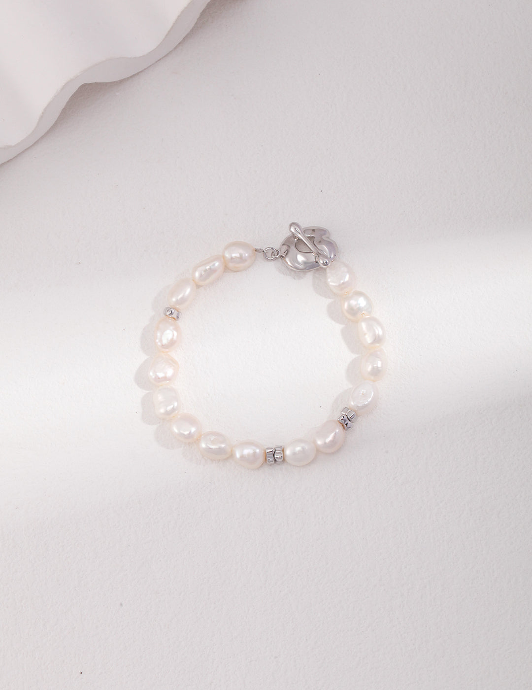 NO.6 Baroque Pearl Bracelets: Simplicity Meets Elegance